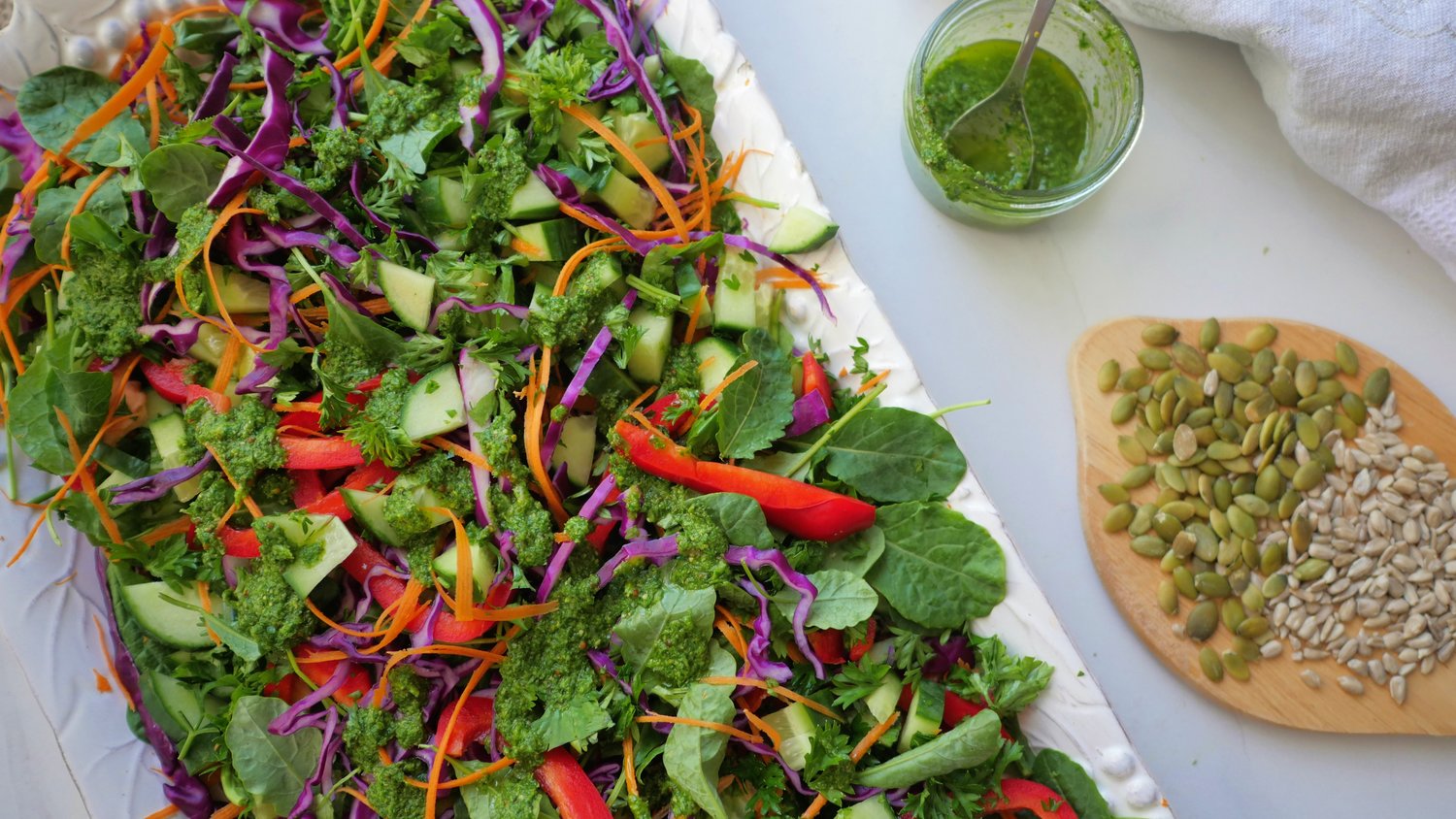 Cleansing+raw+salad+with+herb+dressing